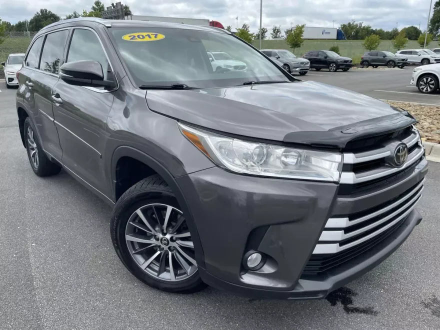 2017 Toyota Highlander XLE photo 1