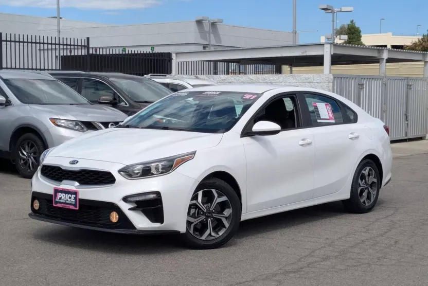 2021 Kia Forte LXS photo 1