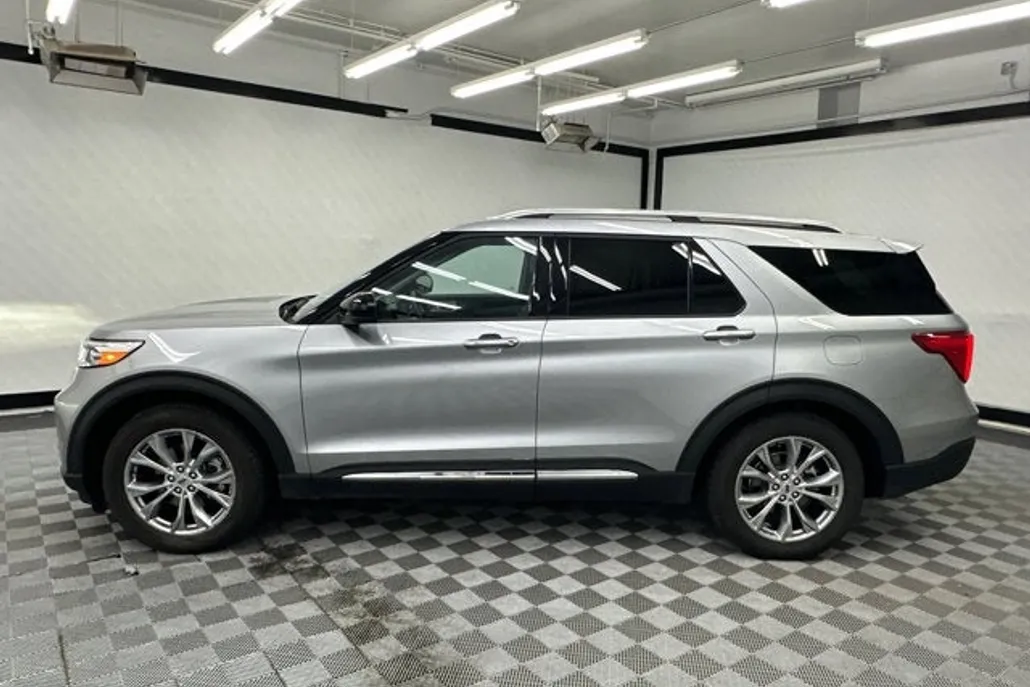 2024 Ford Explorer Limited photo 1