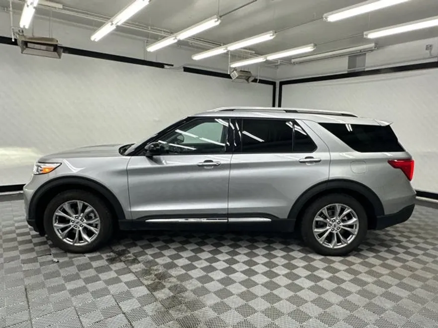 2024 Ford Explorer Limited photo 1