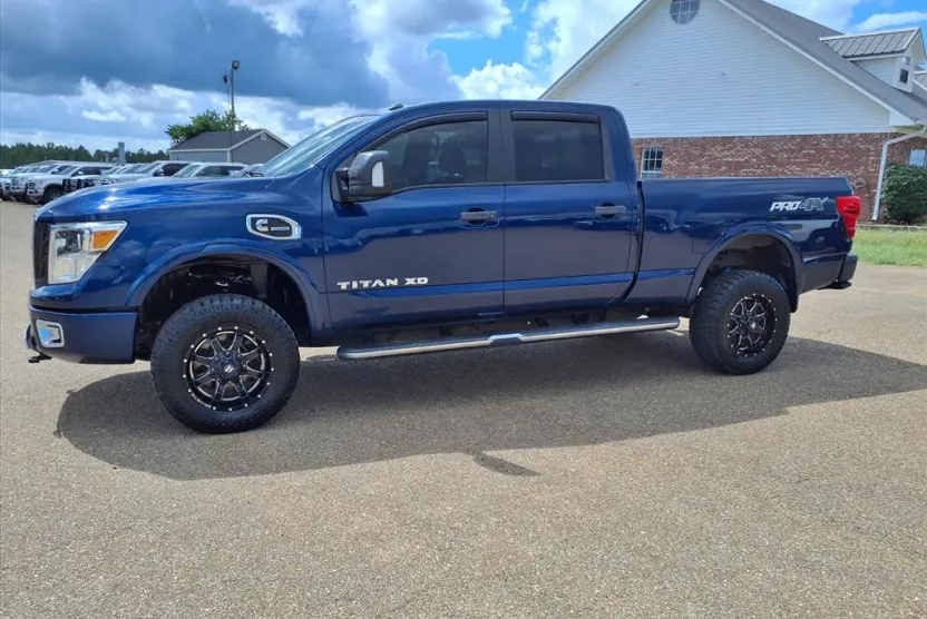 2018 Nissan Titan PRO-4X Crew Cab photo 1