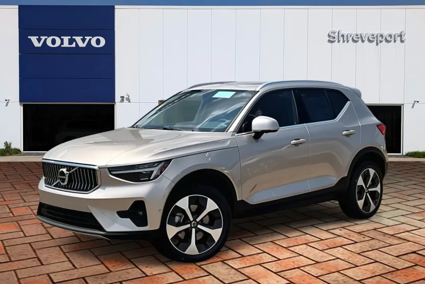 2024 Volvo XC40 AWD Plus photo 1