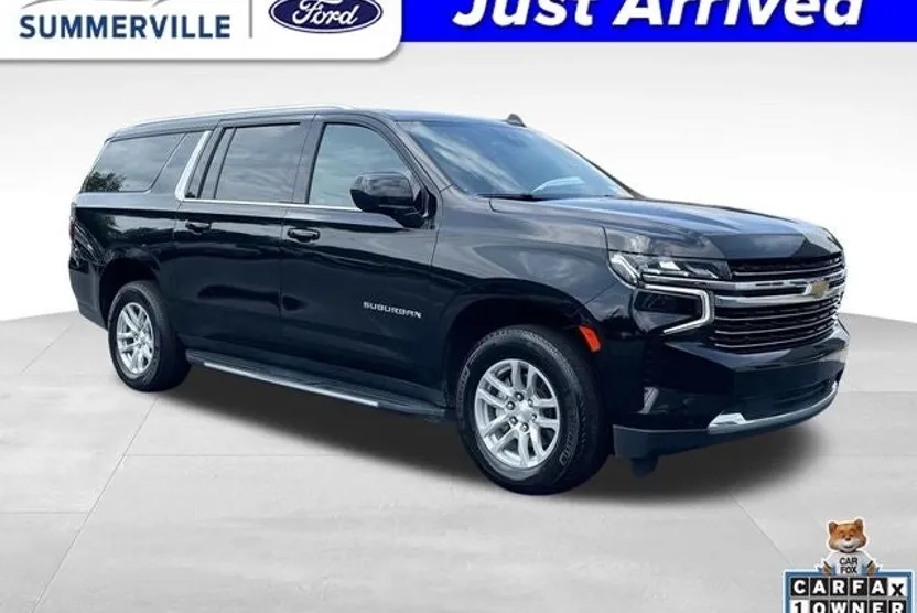 2023 Chevrolet Suburban LT photo 1