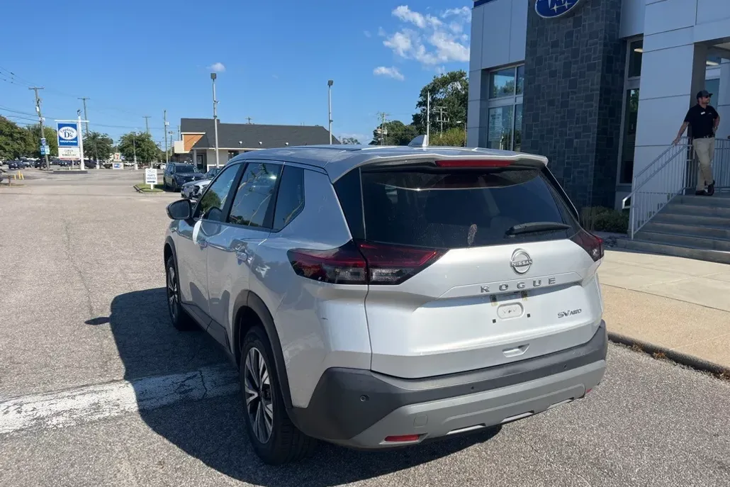 2023 Nissan Rogue SV photo 1