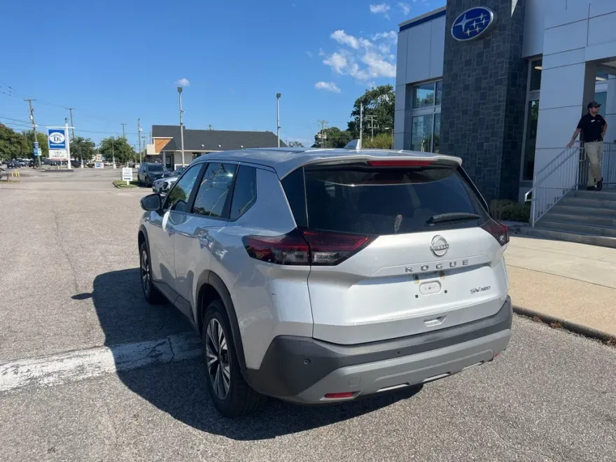 2023 Nissan Rogue SV photo 1