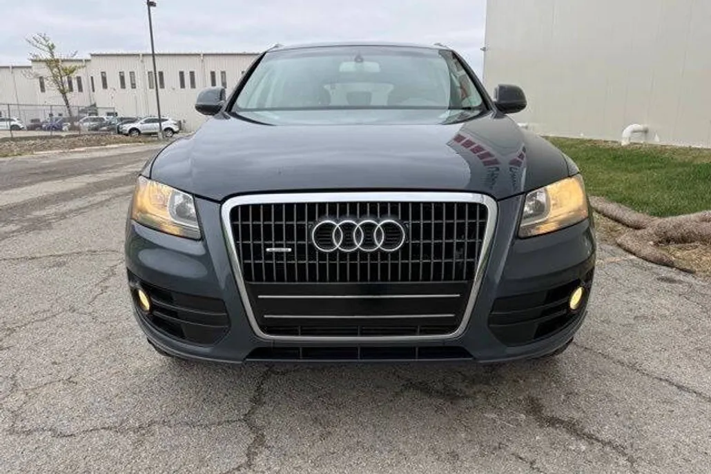 2011 Audi Q5 2.0T Premium photo 1