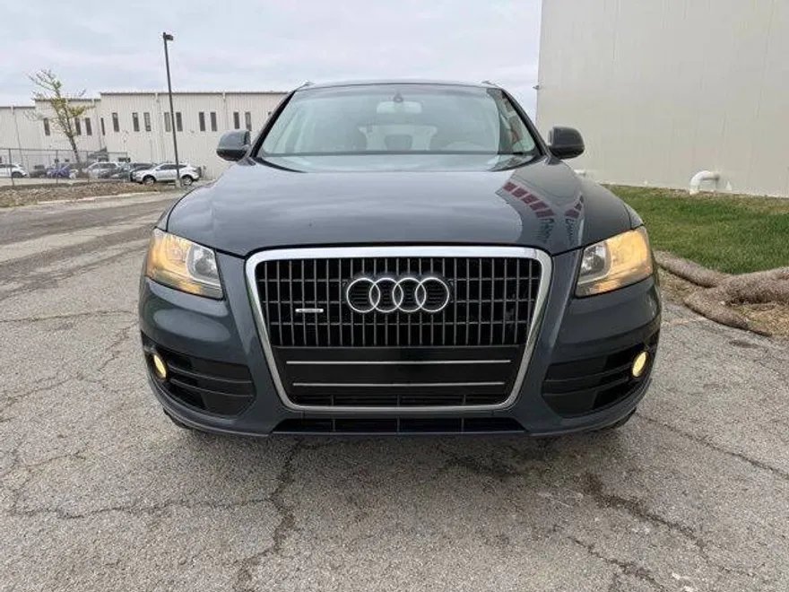 2011 Audi Q5 2.0T Premium photo 1