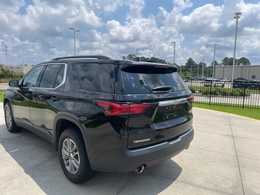 2023 Chevrolet Traverse 1LT photo 1