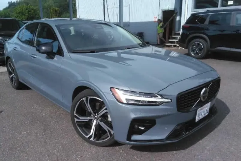 2024 Volvo S60 B5 Plus photo 1