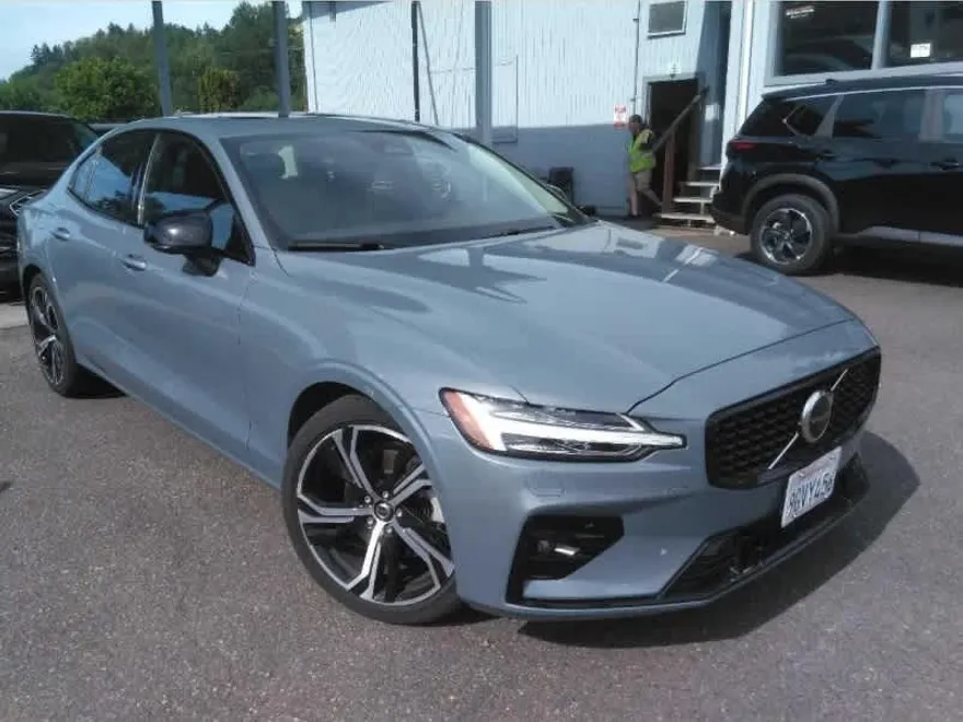 2024 Volvo S60 B5 Plus photo 1