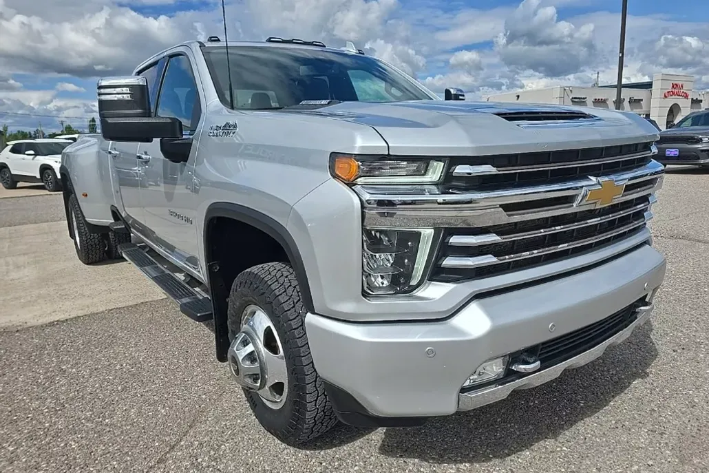 2022 Chevrolet Silverado 3500HD High Country photo 1
