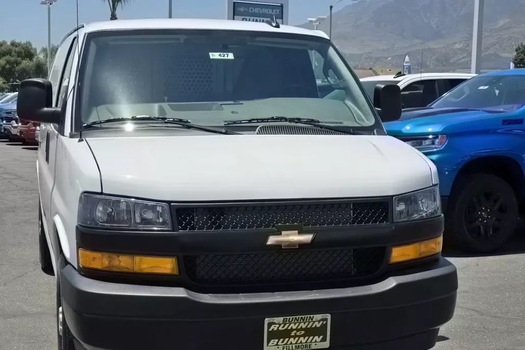 2025 Chevrolet Express Cargo 2500 photo 1