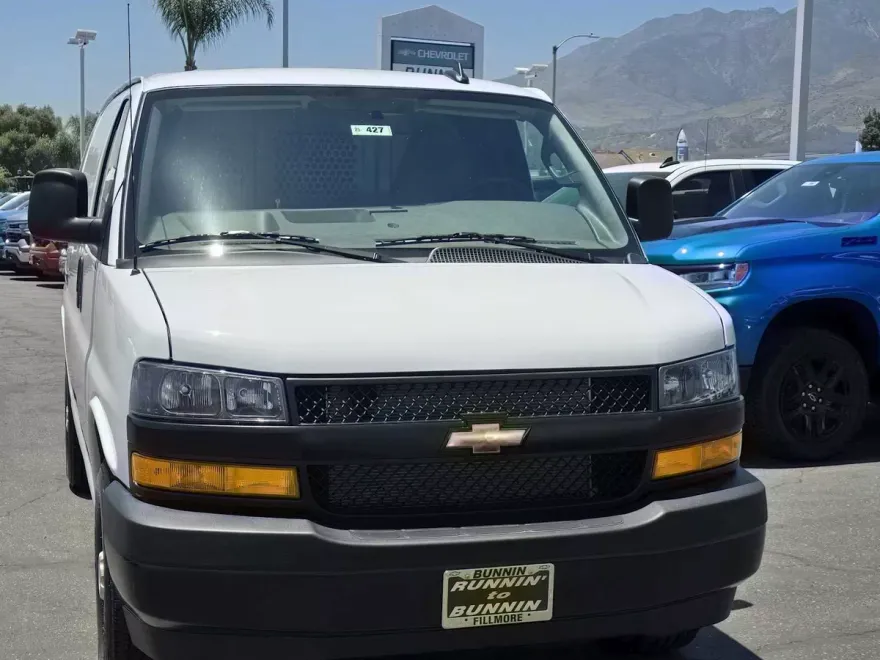 2025 Chevrolet Express Cargo 2500 photo 1