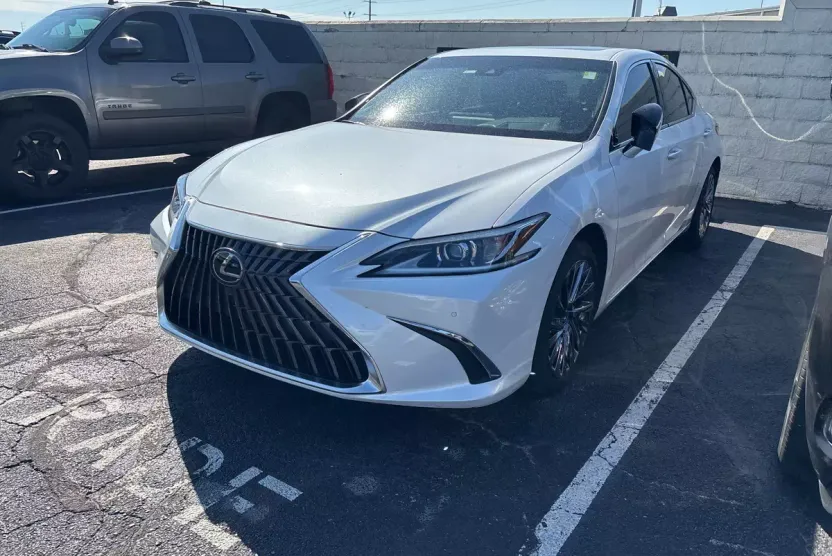 2024 Lexus ES 300h Luxury photo 1