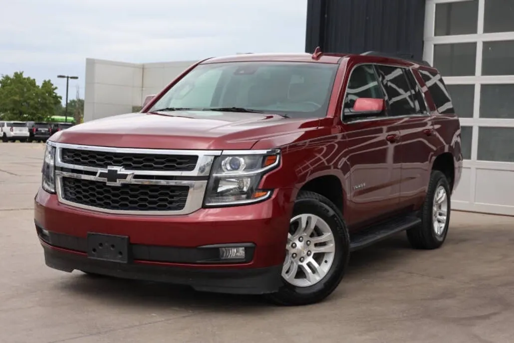 2016 Chevrolet Tahoe LT photo 1