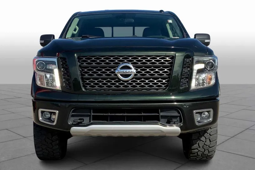 2019 Nissan Titan PRO-4X Crew Cab photo 1