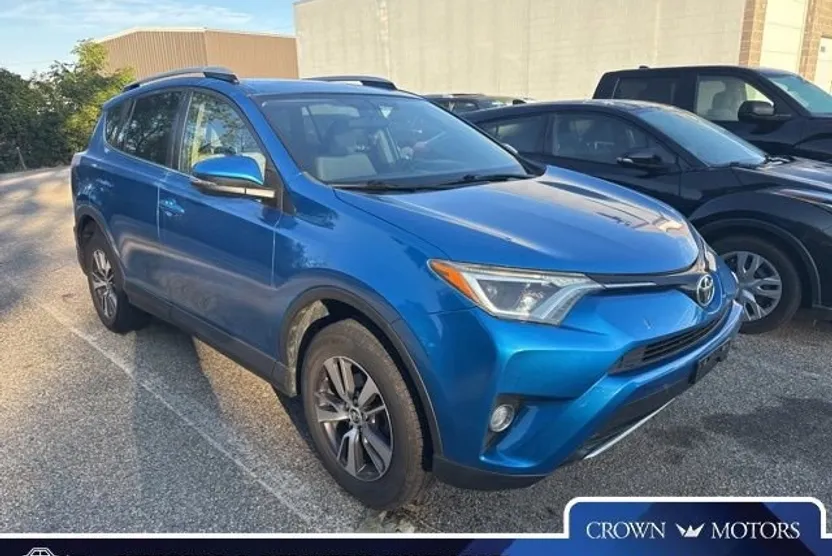 2016 Toyota RAV4 XLE photo 1
