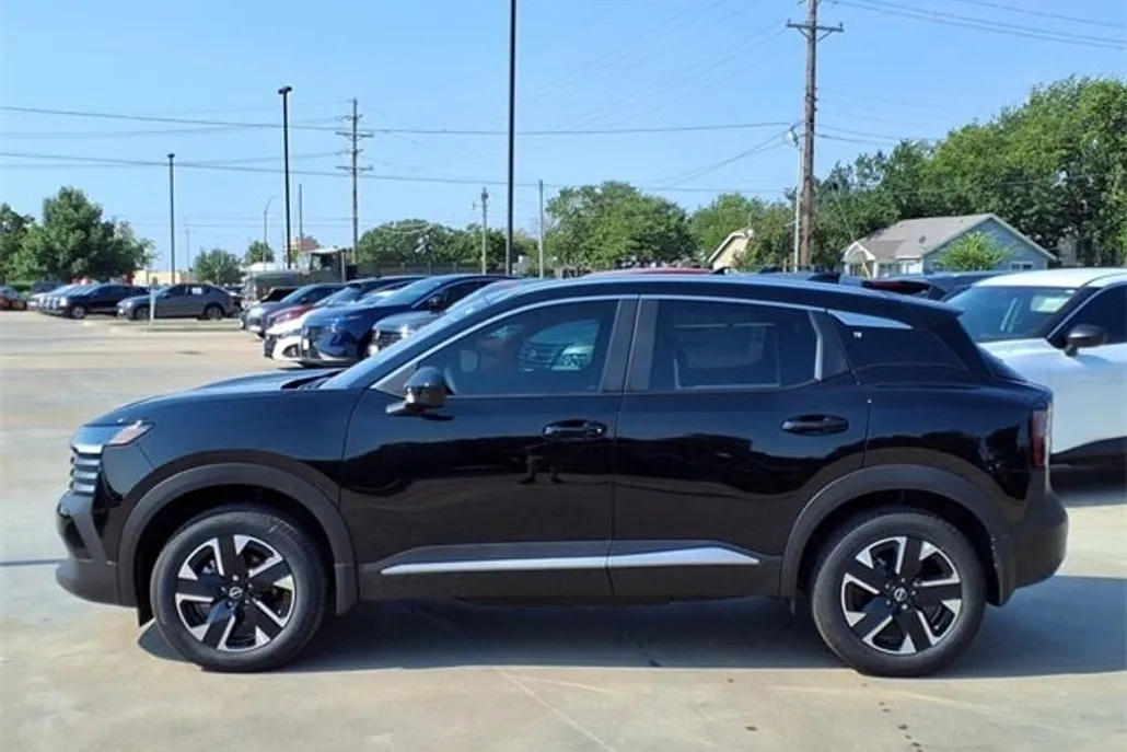 2025 Nissan Kicks SV photo 1
