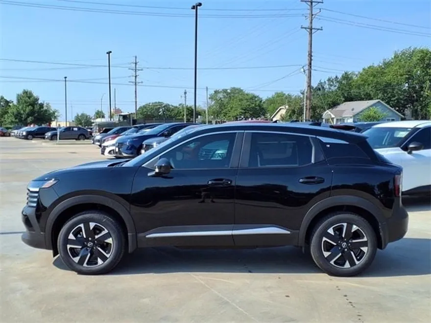 2025 Nissan Kicks SV photo 1