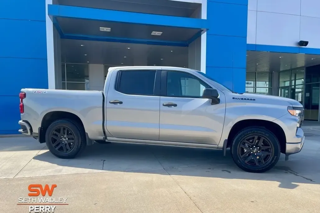 2023 Chevrolet Silverado 1500 Custom photo 1