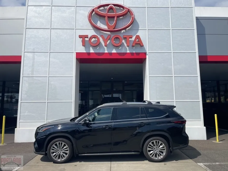 2024 Toyota Highlander Platinum photo 1