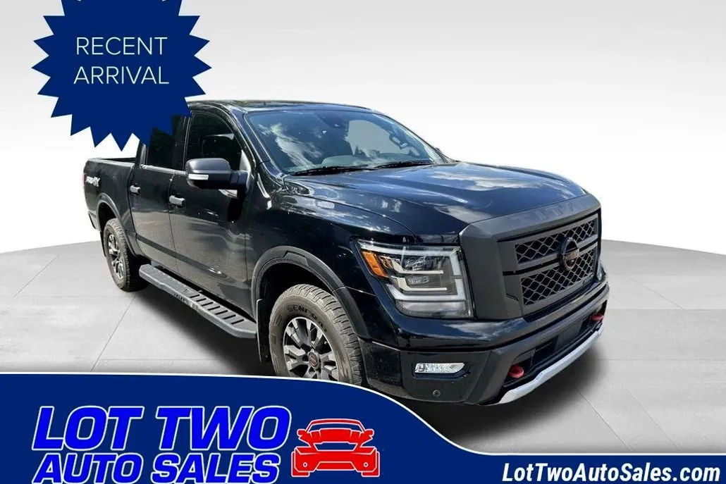 2023 Nissan Titan PRO-4X Crew Cab photo 1