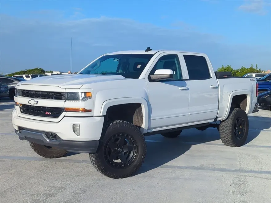 2017 Chevrolet Silverado 1500 LT Z71 photo 1