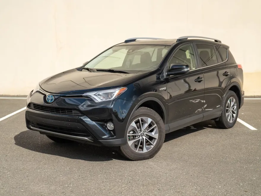 2018 Toyota RAV4 Hybrid XLE photo 1