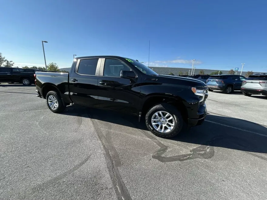 2023 Chevrolet Silverado 1500 RST photo 1