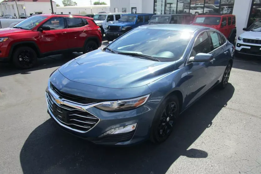 2024 Chevrolet Malibu 1LT photo 1