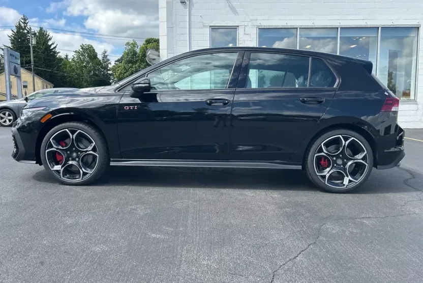 2025 Volkswagen Golf GTI Autobahn photo 1