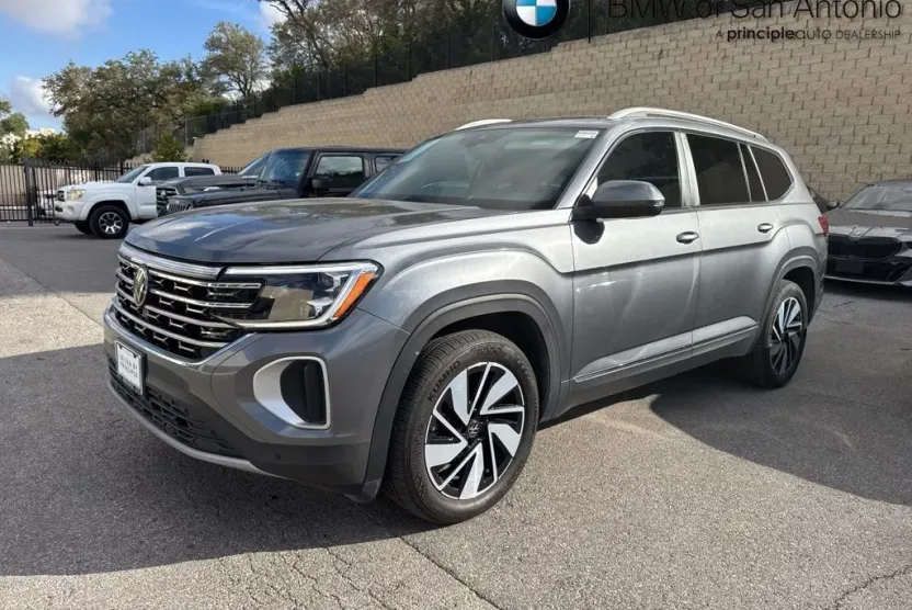 2024 Volkswagen Atlas SEL photo 1
