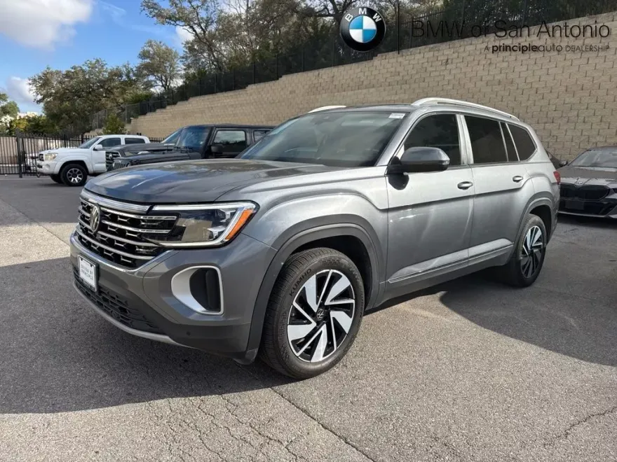 2024 Volkswagen Atlas SEL photo 1
