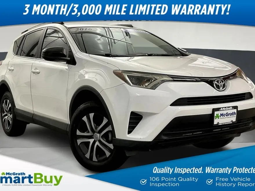 2016 Toyota RAV4 LE photo 1