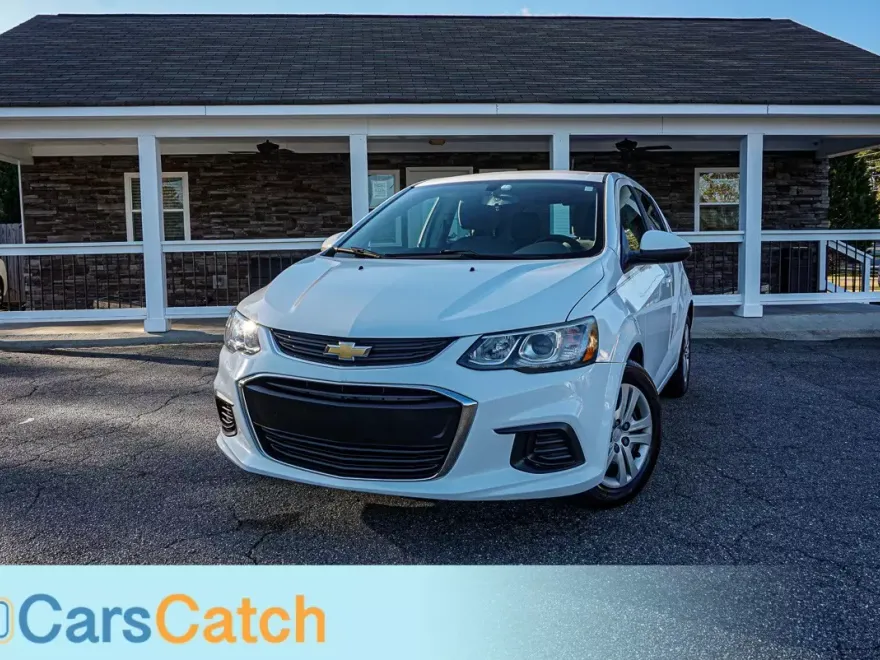2017 Chevrolet Sonic LT photo 1