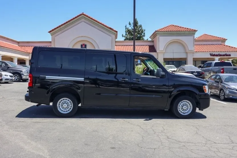 2016 Nissan NV3500 photo 1