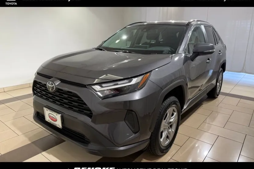 2024 Toyota RAV4 XLE photo 1