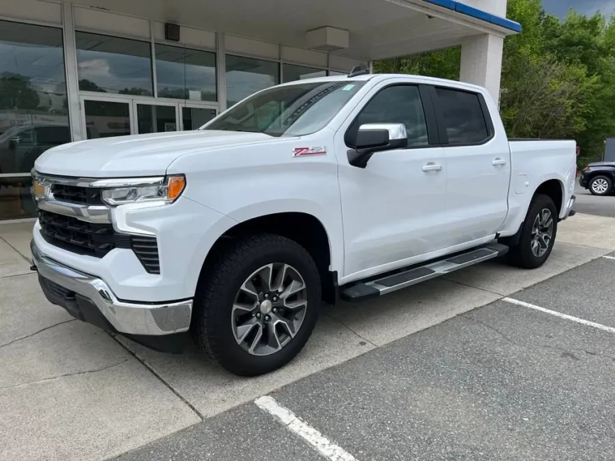 2025 Chevrolet Silverado 1500 LT photo 1