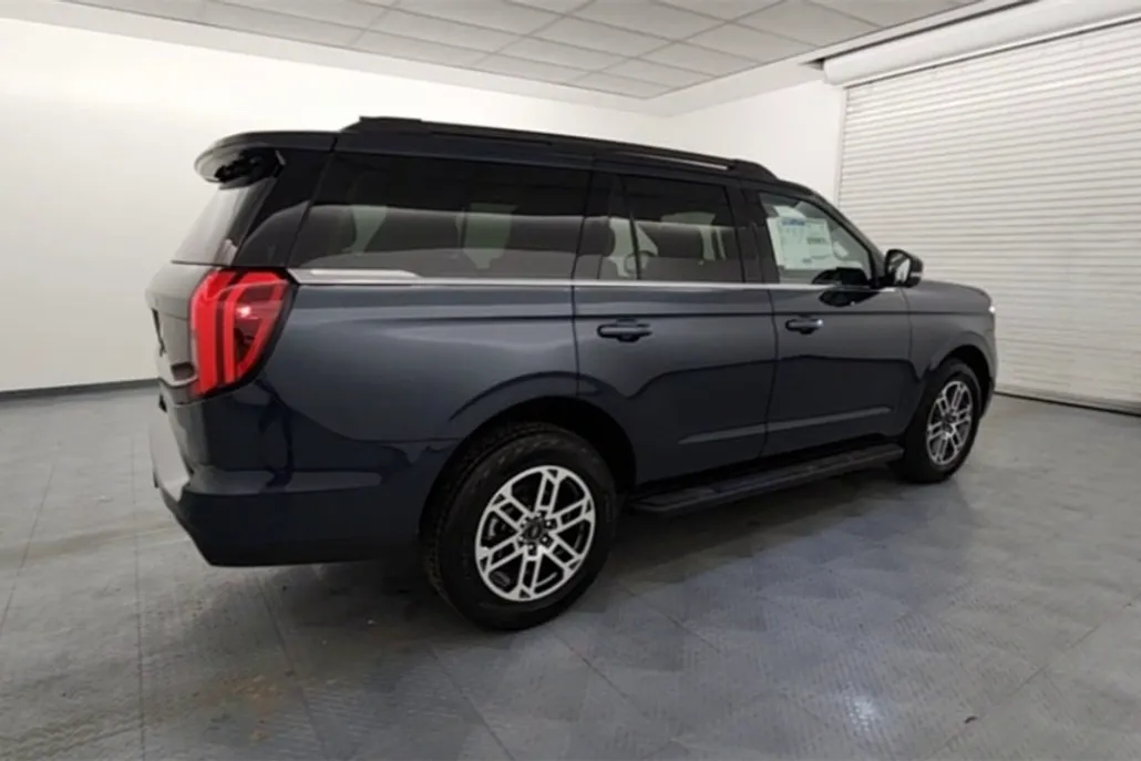 2025 Ford Expedition photo 1
