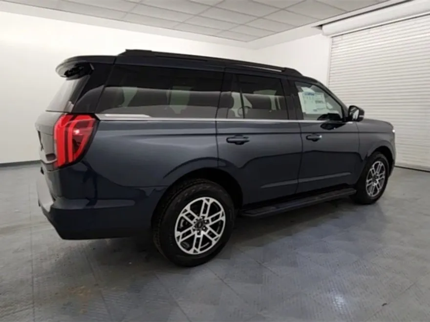 2025 Ford Expedition photo 1