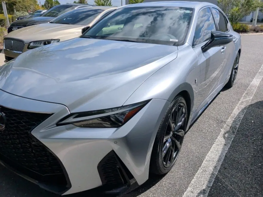 2022 Lexus IS 350 F SPORT photo 1