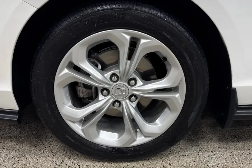 2023 Honda Accord LX photo 1
