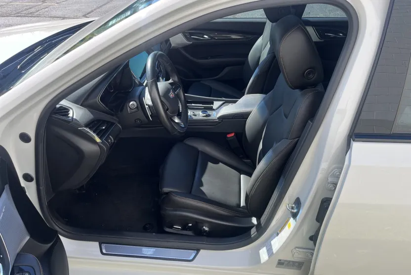 2022 Cadillac CT5 V photo 1