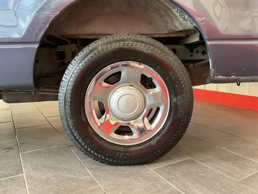 2005 Ford F-150 STX photo 1
