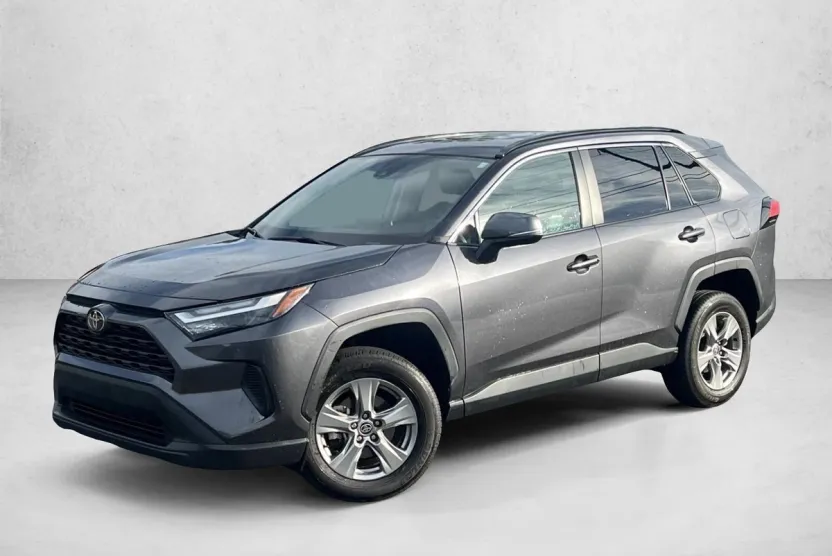 2024 Toyota RAV4 XLE photo 1