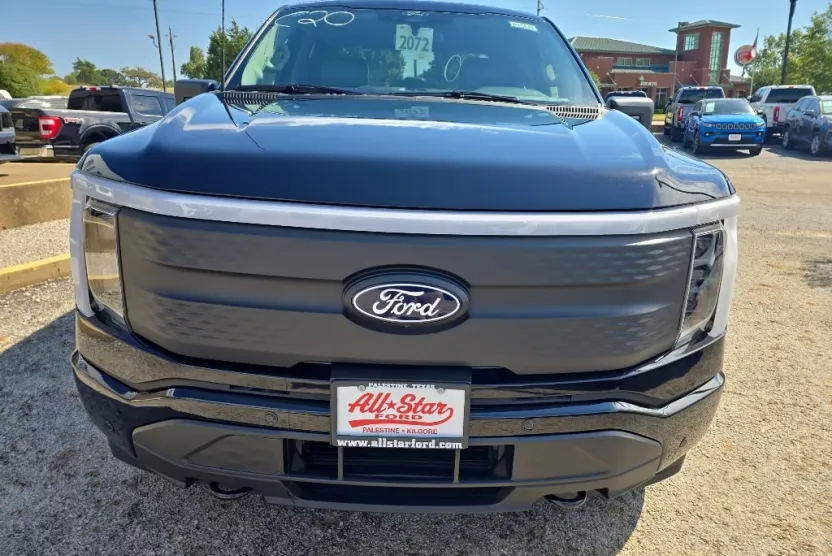 2025 Ford F-150 Lightning photo 1