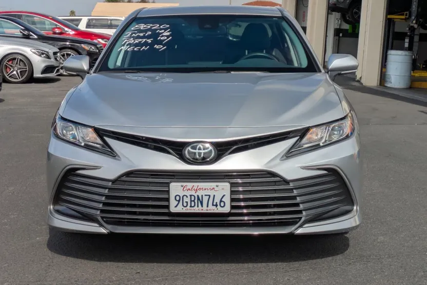 2023 Toyota Camry LE photo 1