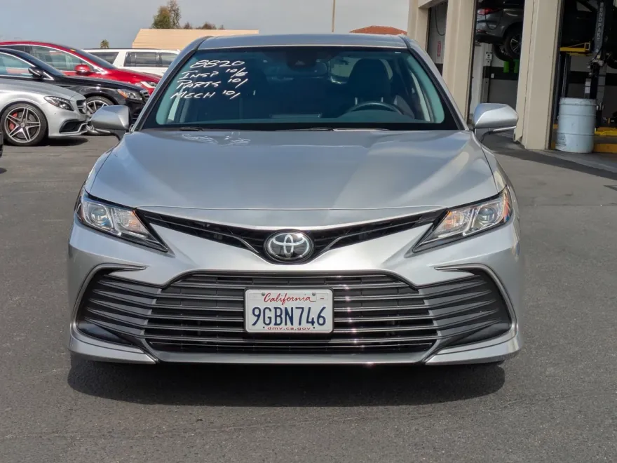 2023 Toyota Camry LE photo 1