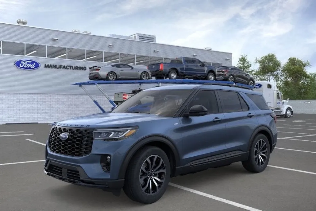 2025 Ford Explorer ST-Line photo 1