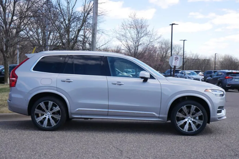 2025 Volvo XC90 photo 1
